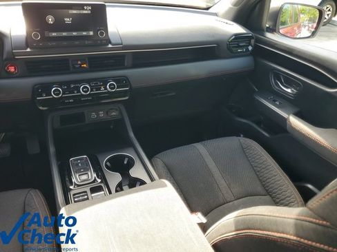 Used 2024 Honda Pilot Sport image 14
