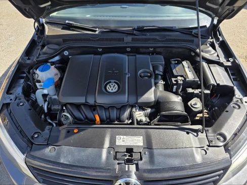 Used 2011 Volkswagen Jetta SE FWD image 19