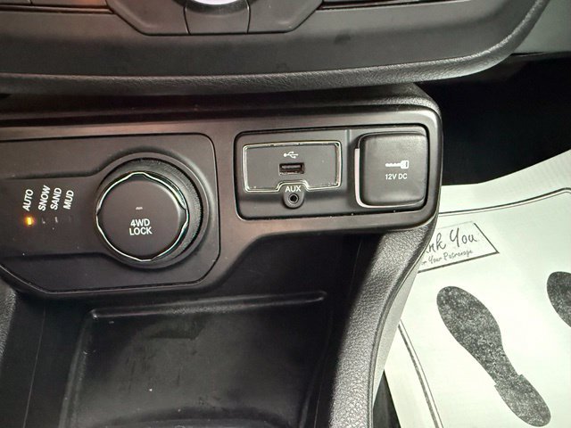 Used 2023 Jeep Renegade Latitude AWD/4WD image 25