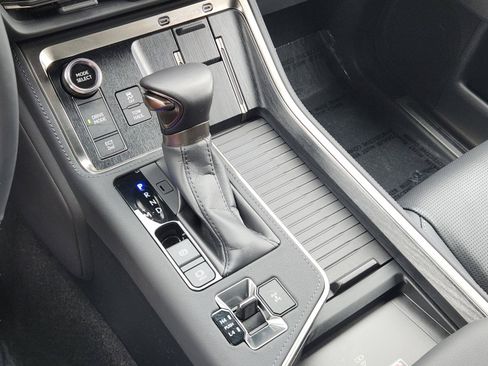 Used 2024 Lexus GX 550 w/ Accessory Package (Z1) AWD/4WD image 25