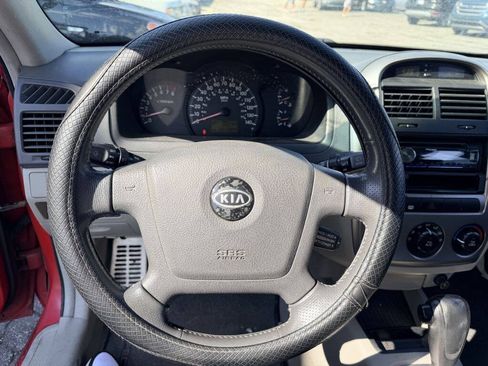 Used 2006 Kia Spectra5 FWD image 9