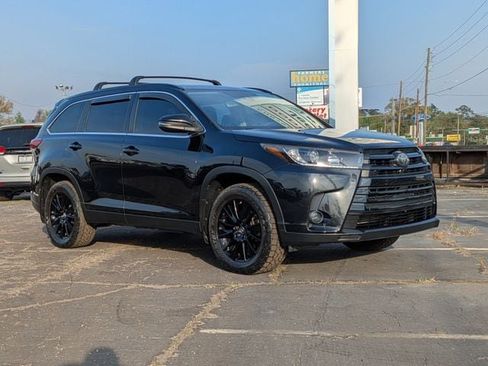 Used 2019 Toyota Highlander SE image 2