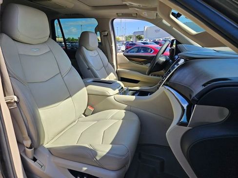 Used 2020 Cadillac Escalade Premium Luxury AWD/4WD image 19