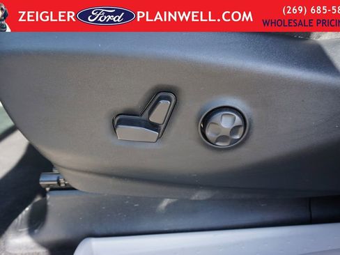 Used 2024 Chrysler Pacifica Touring-L FWD image 20