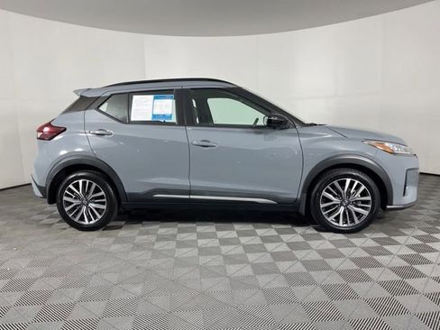 Used 2021 Nissan Kicks SR w/ SR Premium Package FWD image 12