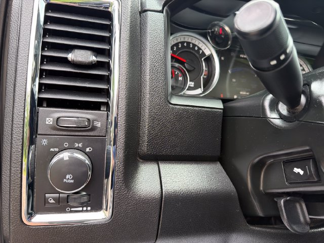 Used 2018 RAM 1500 Laramie w/ Convenience Group AWD/4WD image 18