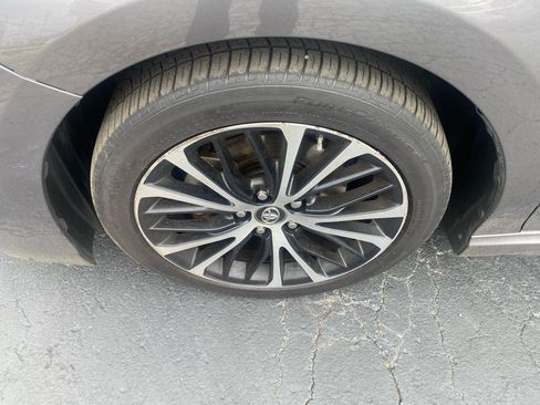 Used 2019 Toyota Camry SE FWD image 4