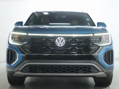 Used 2024 Volkswagen Atlas Cross Sport SE w/ Black Wheel Package FWD image 5