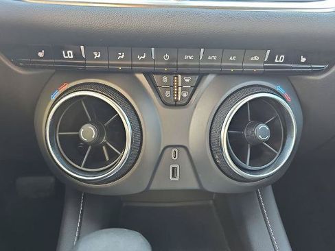 Used 2025 Chevrolet Blazer LT FWD image 21