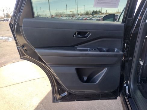 Used 2023 Nissan Pathfinder SV image 12