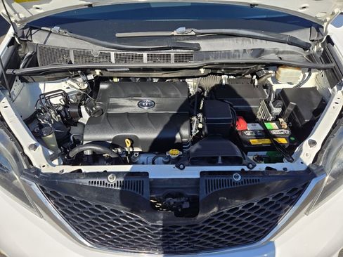 Used 2016 Toyota Sienna SE image 20