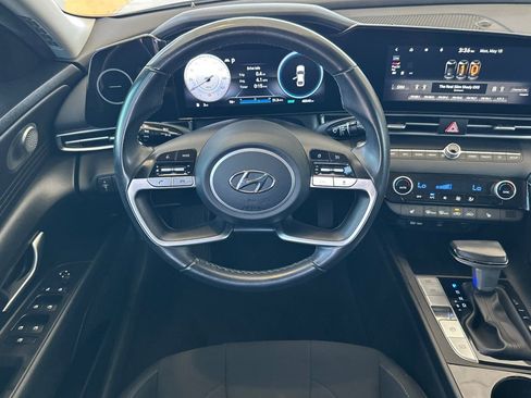 Used 2023 Hyundai Elantra SEL w/ Convenience Package FWD image 13