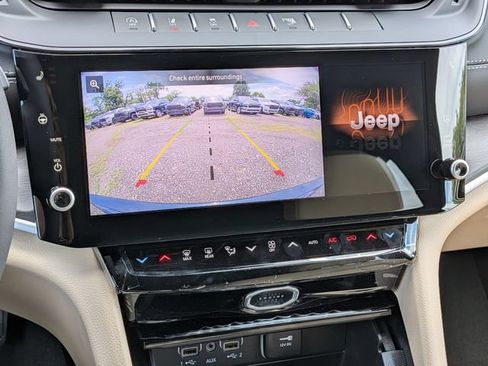 New 2026 Jeep Grand Cherokee Limited w/ Limited Altitude Package AWD/4WD image 25