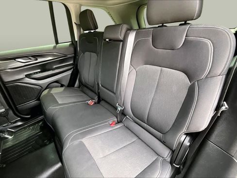 Used 2023 Jeep Grand Cherokee Laredo w/ Luxury Tech Group I AWD/4WD image 21