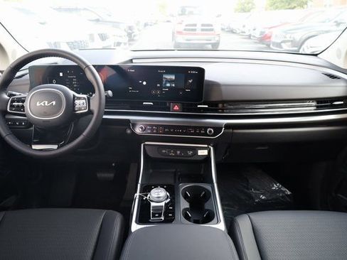 Certified 2025 Kia Carnival SX Prestige FWD image 17