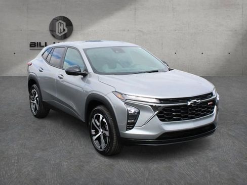 Used 2024 Chevrolet Trax RS image 3