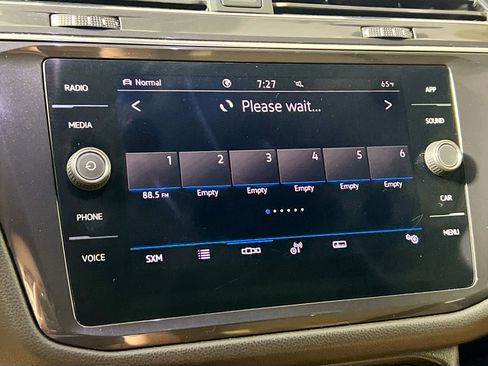 Used 2023 Volkswagen Tiguan SE image 28