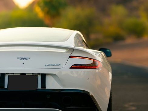 Used 2015 Aston Martin Vanquish Coupe image 13