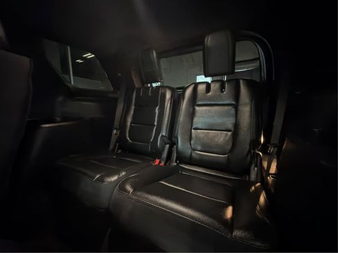 Used 2018 Ford Explorer XLT w/ Equipment Group 202A AWD/4WD image 30