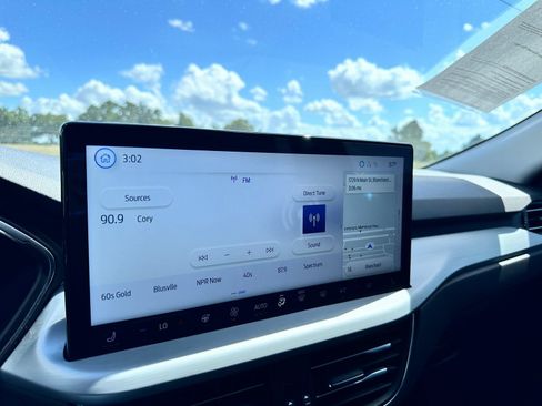 Used 2023 Ford Escape Platinum w/ Premium Technology Package image 22