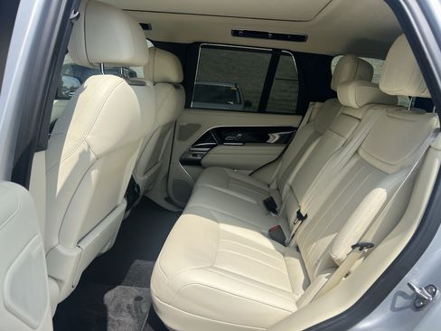 Certified 2025 Land Rover Range Rover SE AWD/4WD image 32