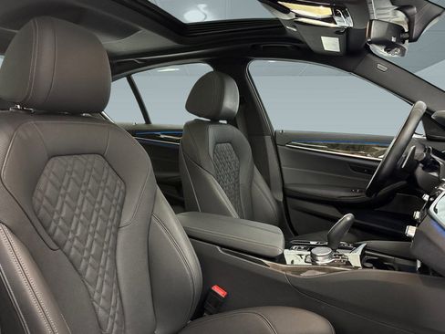 Certified 2023 BMW 530e 530e w/ M Sport Package image 32