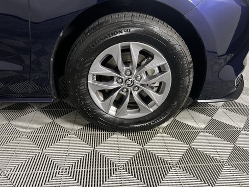 Used 2024 Toyota Sienna XLE image 13