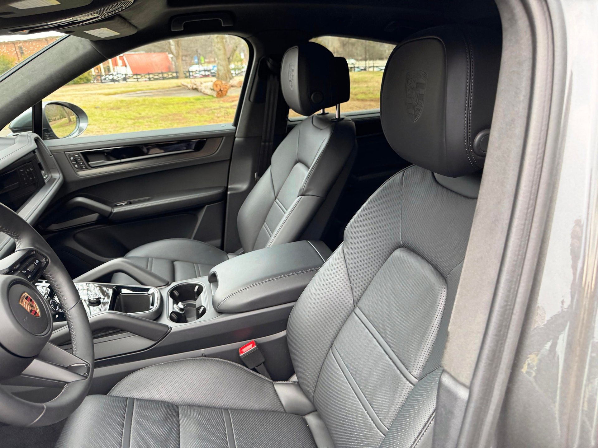 Used 2025 Porsche Cayenne GTS AWD/4WD image 13