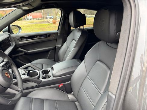 Used 2025 Porsche Cayenne GTS AWD/4WD image 13