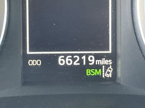 Used 2019 Toyota Highlander Plus FWD image 12