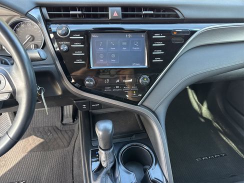 Used 2018 Toyota Camry SE image 24