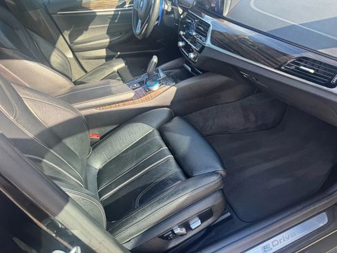 Used 2018 BMW 530e w/ Premium Package 2 image 28