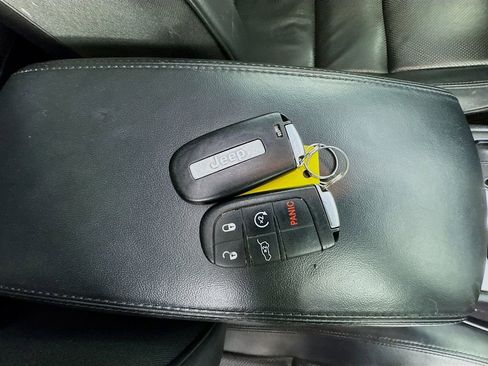 Used 2018 Jeep Grand Cherokee Overland AWD/4WD image 41
