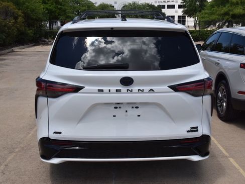 Used 2021 Toyota Sienna XSE AWD/4WD image 7