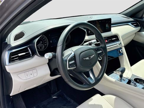 Used 2025 Genesis G70 2.5T RWD image 9