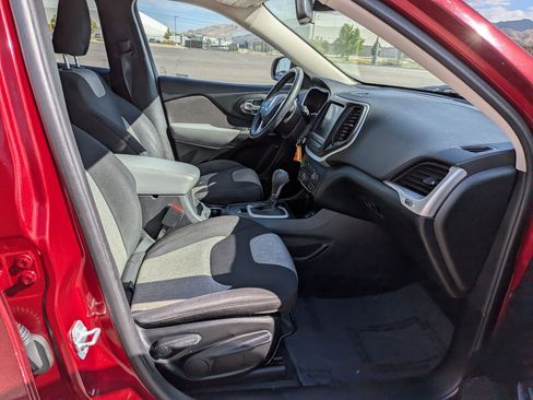 Used 2014 Jeep Cherokee Latitude FWD image 29