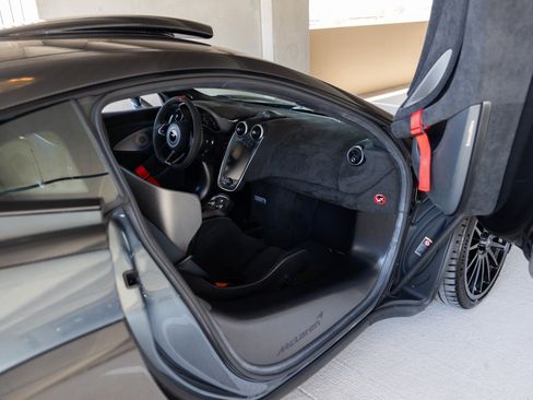 Used 2020 McLaren 620R RWD image 55