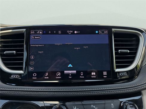 Used 2024 Chrysler Pacifica Limited FWD image 34