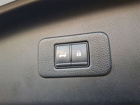 Used 2024 Nissan Armada SL w/ Captain's Chairs Package image 32