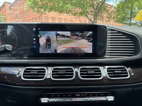 Used 2025 Mercedes-Benz GLS 450 4MATIC image 36