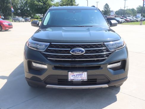 Used 2023 Ford Explorer XLT w/ Equipment Group 202A AWD/4WD image 2