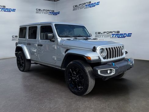 Used 2024 Jeep Wrangler Sahara AWD/4WD image 3