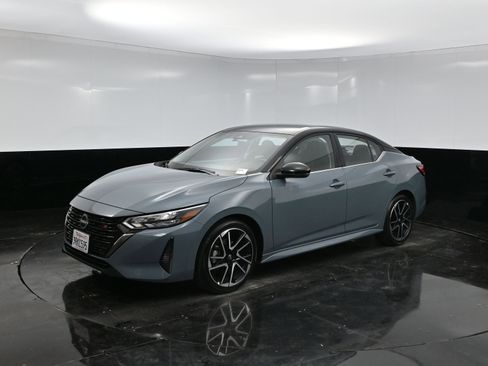 Used 2025 Nissan Sentra SR image 3