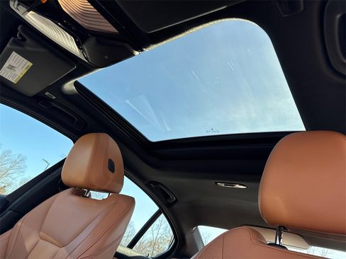 Used 2022 BMW 330i Sedan w/ M Sport Package image 33