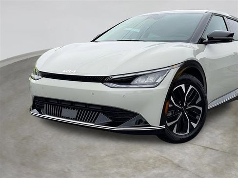 Used 2023 Kia EV6 Wind RWD image 4