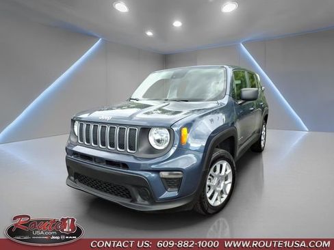 Used 2023 Jeep Renegade Latitude AWD/4WD image 5