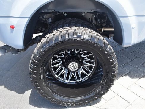 Used 2025 Ford F450 Lariat w/ FX4 Off-Road Package image 12