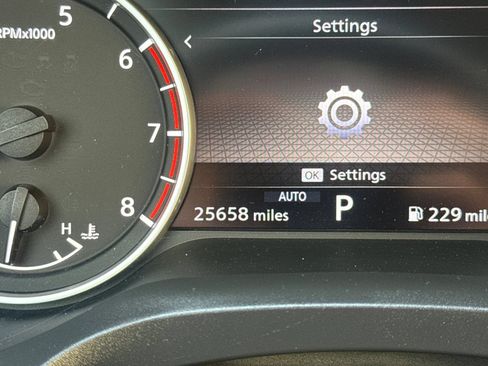 Used 2022 Nissan Rogue SV AWD/4WD image 3