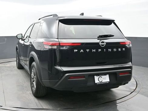 Used 2025 Nissan Pathfinder SV image 4