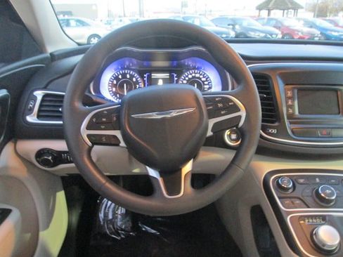 Used 2016 Chrysler 200 Limited image 13